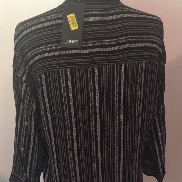 Jones New York Women’s Blouse NEW W-tags Size M Black ivory stripe button Down - Picture 5 of 8